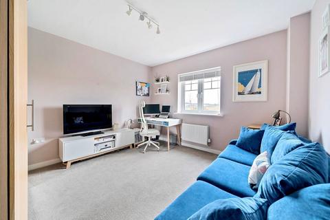 9 Edneys Walk, Overton, Basingstoke, RG25 3FB