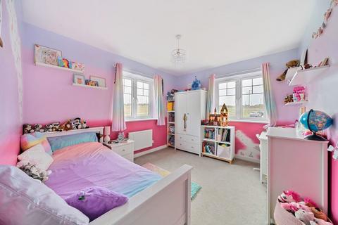 9 Edneys Walk, Overton, Basingstoke, RG25 3FB