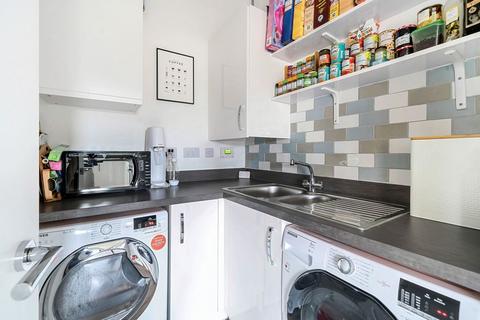 9 Edneys Walk, Overton, Basingstoke, RG25 3FB