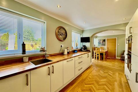 5 bedroom detached house for sale, The Ridings, North Ferriby HU14