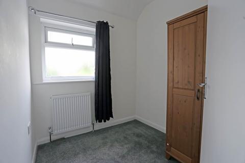 2 bedroom flat to rent, Marston Ave, Dagenham