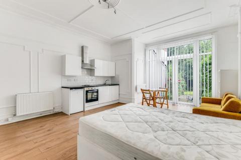 Studio to rent, Manstone Road, Cricklewood, NW2
