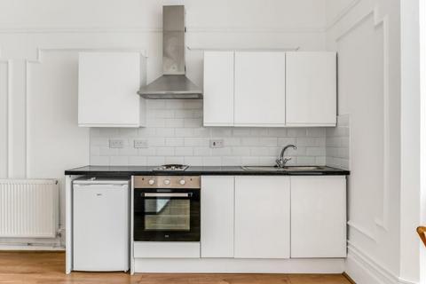 Studio to rent, Manstone Road, Cricklewood, NW2