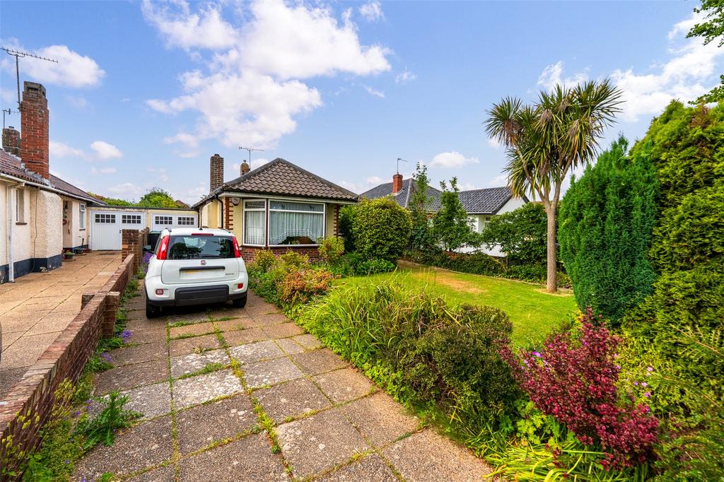 Goring Way, GoringbySea, Worthing... 3 bed bungalow £425,000
