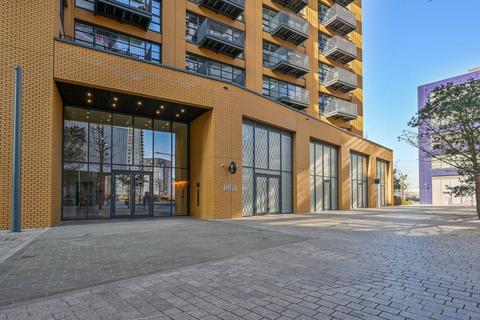 Studio to rent, Amelia House, London City Island, Tower Hamlets, London, E14