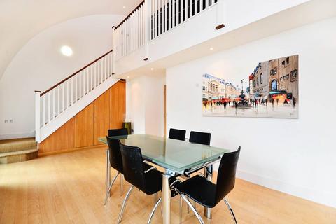 2 bedroom flat to rent, Owen Street, Angel, London, EC1V