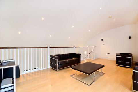 2 bedroom flat to rent, Owen Street, Angel, London, EC1V