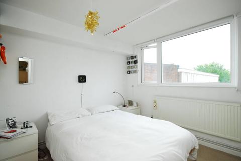 2 bedroom flat to rent, Tregunter Road, Kensington, London, SW10