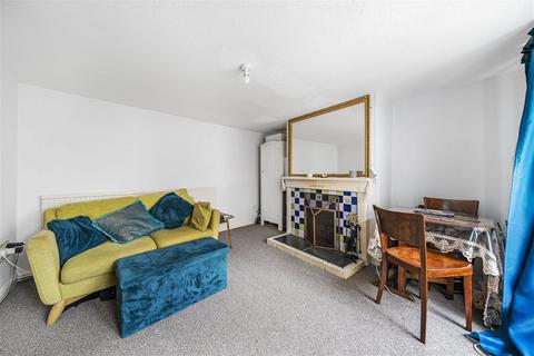 1 bedroom flat for sale, Winchester Street, Whitchurch,