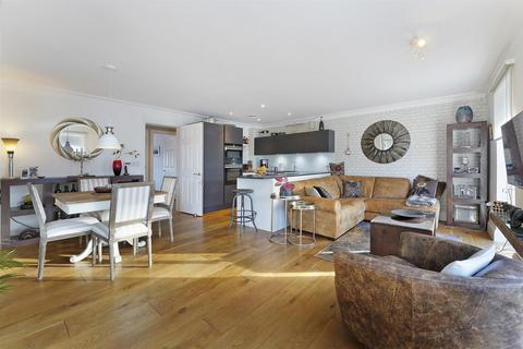 3 bedroom flat for sale, Grove Lane, Camberwell, SE5