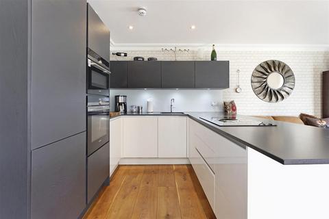 3 bedroom flat for sale, Grove Lane, Camberwell, SE5