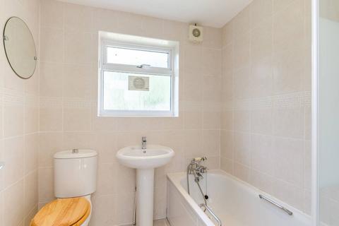 3 bedroom semi-detached house to rent, New Cross Road, Stoughton, Guildford, GU2