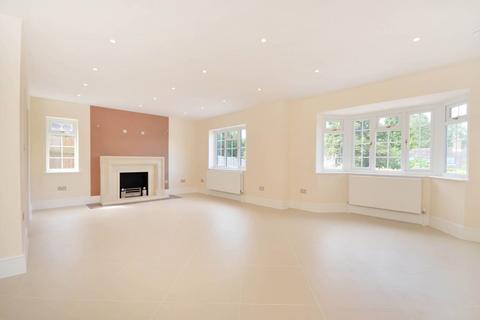 5 bedroom detached house to rent, Manor Way, Onslow Village, Guildford, GU2