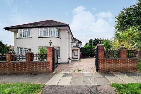 4 bedroom detached house for sale, Chase Road, London, N14