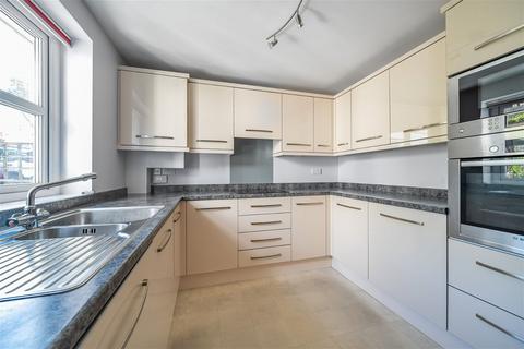 2 bedroom detached house for sale, Newbury Street, Whitchurch, Hampshire, RG28 7DS
