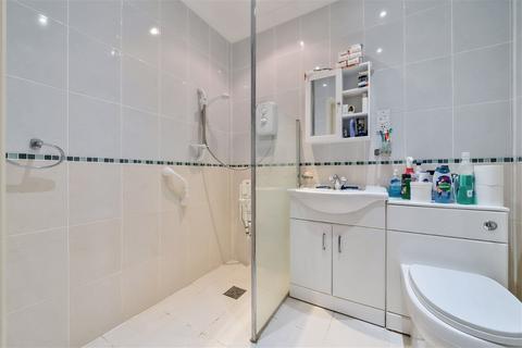 2 bedroom flat for sale, Mulberry Mead, Whitchurch, Hampshire, RG28 7BE