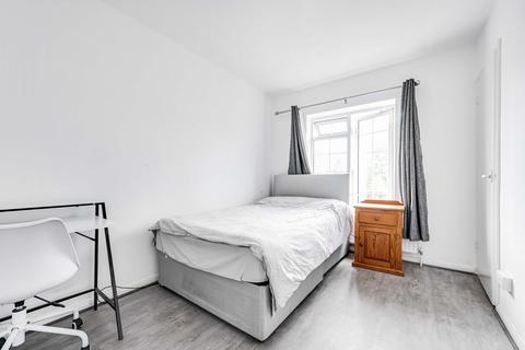 6 bedroom end of terrace house for sale, Catherines Close, London, UB7