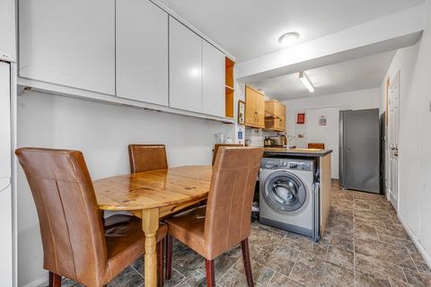 6 bedroom end of terrace house for sale, Catherines Close, London, UB7