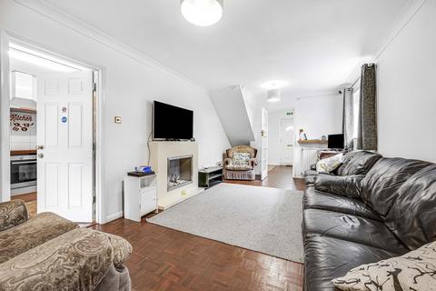 6 bedroom end of terrace house for sale, Catherines Close, London, UB7