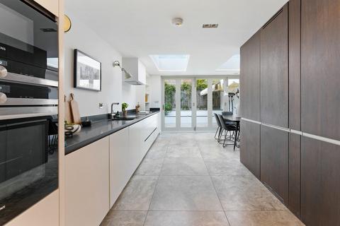 4 bedroom terraced house for sale, Parkgate Road, London, SW11