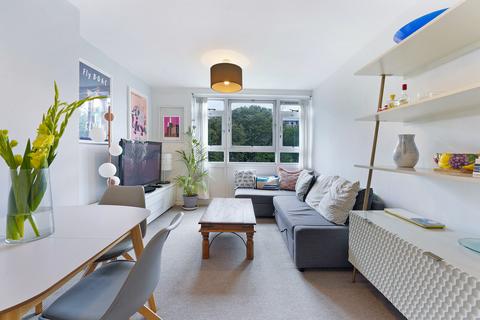 3 bedroom flat for sale, Maskelyne Close, London, SW11