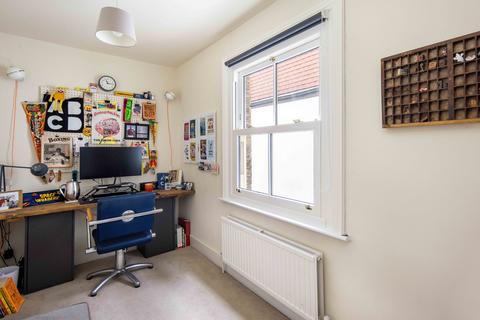 19 Ravenswood Road, London, E17 9LY