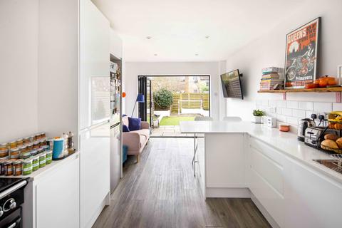 19 Ravenswood Road, London, E17 9LY