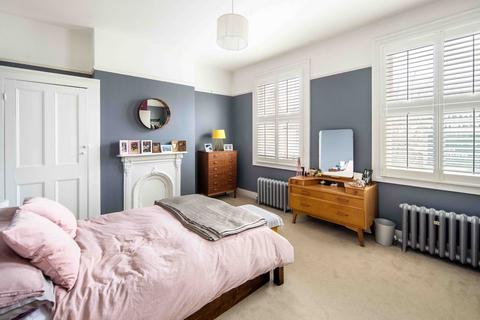 19 Ravenswood Road, London, E17 9LY