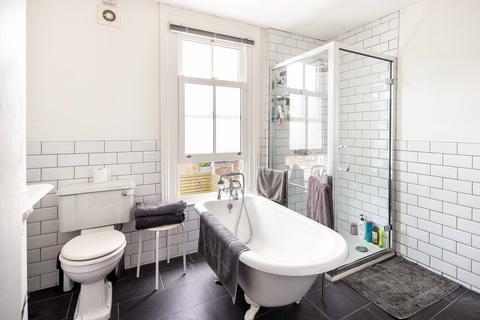 19 Ravenswood Road, London, E17 9LY