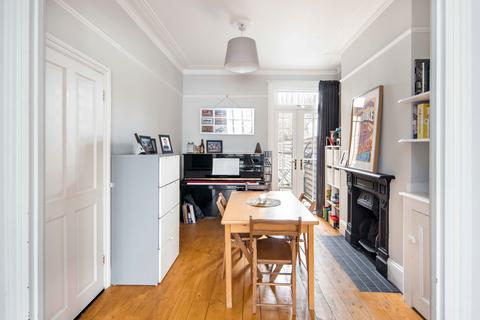 19 Ravenswood Road, London, E17 9LY