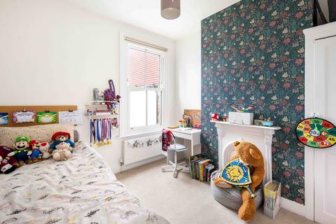 19 Ravenswood Road, London, E17 9LY