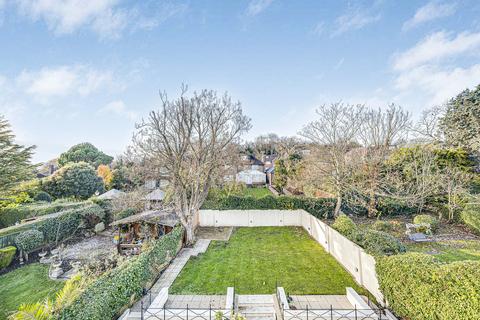 11a The Ridings, London, W5 3BT