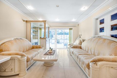 11a The Ridings, London, W5 3BT