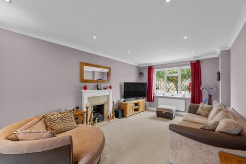 28 Alberta Drive, Smallfield, Horley, RH6 9QU