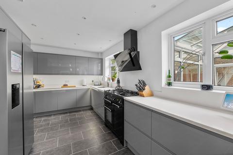 28 Alberta Drive, Smallfield, Horley, RH6 9QU