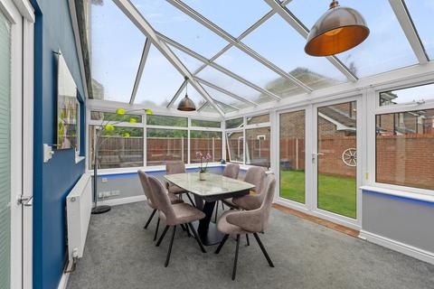 28 Alberta Drive, Smallfield, Horley, RH6 9QU