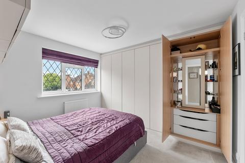 28 Alberta Drive, Smallfield, Horley, RH6 9QU