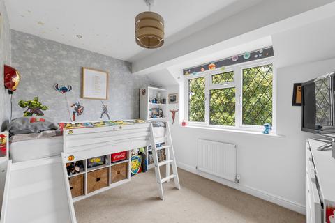 28 Alberta Drive, Smallfield, Horley, RH6 9QU