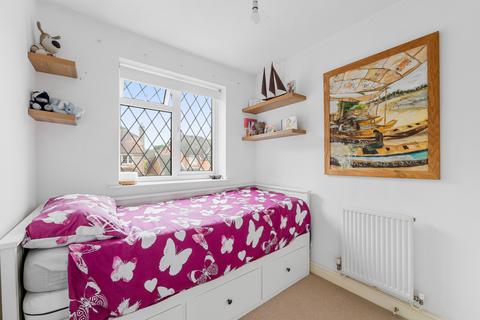28 Alberta Drive, Smallfield, Horley, RH6 9QU