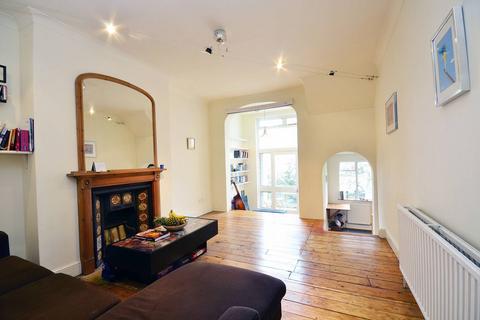 2 bedroom maisonette to rent, Caledonian Road, Caledonian Road, London, N7