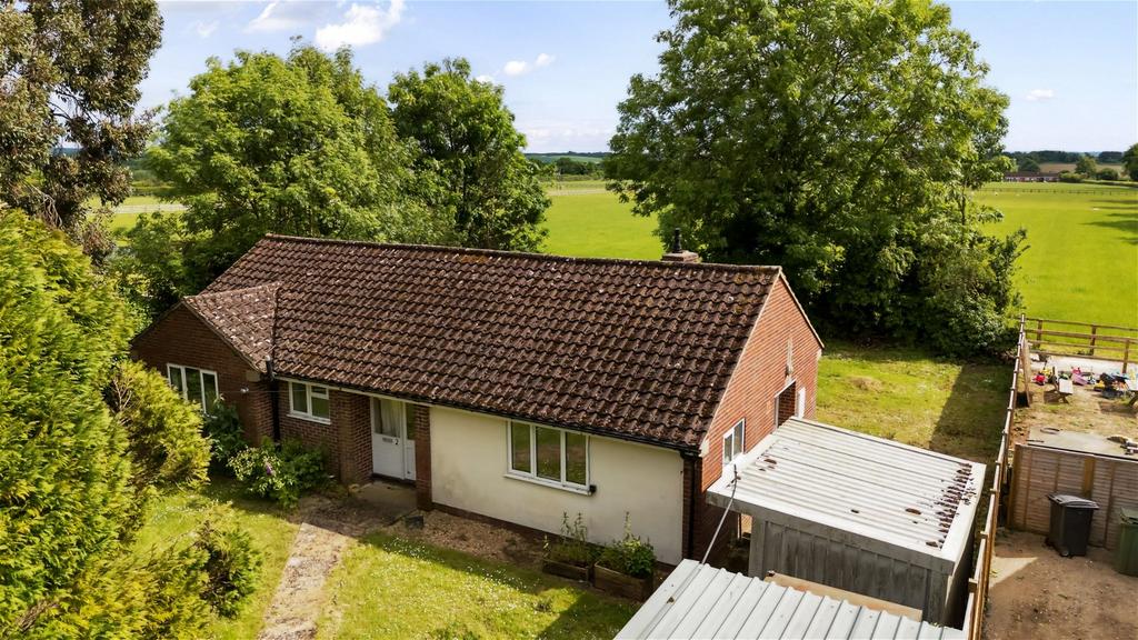 Kingsclere Road, Whitchurch, RG28 7QB 3 bed detached house for sale £