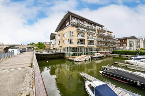 2 bedroom flat for sale, Marina Place, Hampton Wick, Kingston upon Thames, KT1