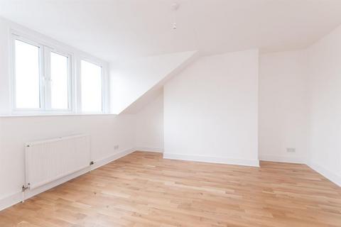2 bedroom flat to rent, Cheriton Road, Folkestone, CT20