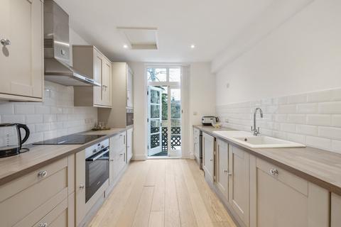 2 bedroom flat for sale, Battersea Bridge Road, London, SW11