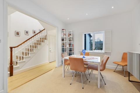 2 bedroom flat for sale, Battersea Bridge Road, London, SW11