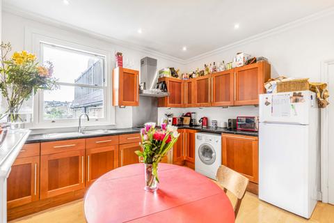 2 bedroom flat for sale, Northcote Road, London, SW11