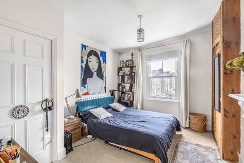 2 bedroom flat for sale, Northcote Road, London, SW11