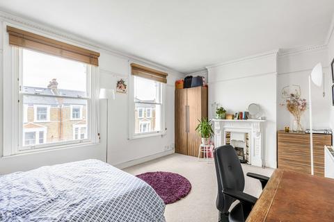 2 bedroom flat for sale, Northcote Road, London, SW11