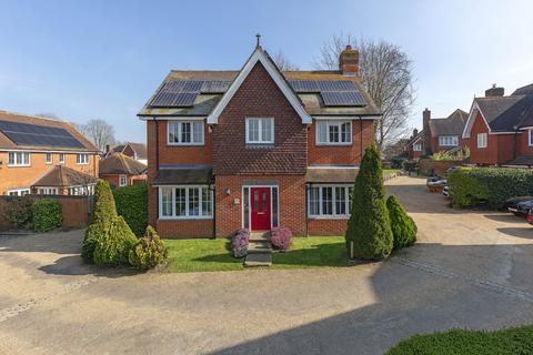 4 bedroom detached house for sale, Goddard Close, Surrey, GU2