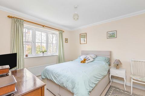 3 Goddard Close, Guildford, GU2 9AG